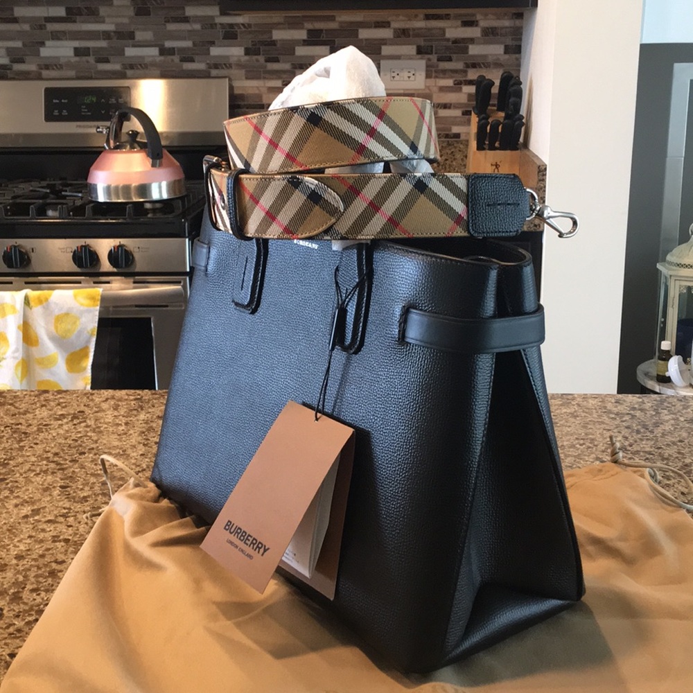 Sold on ♏️ NWT Burberry Medium Banner - Picture 1 of 8